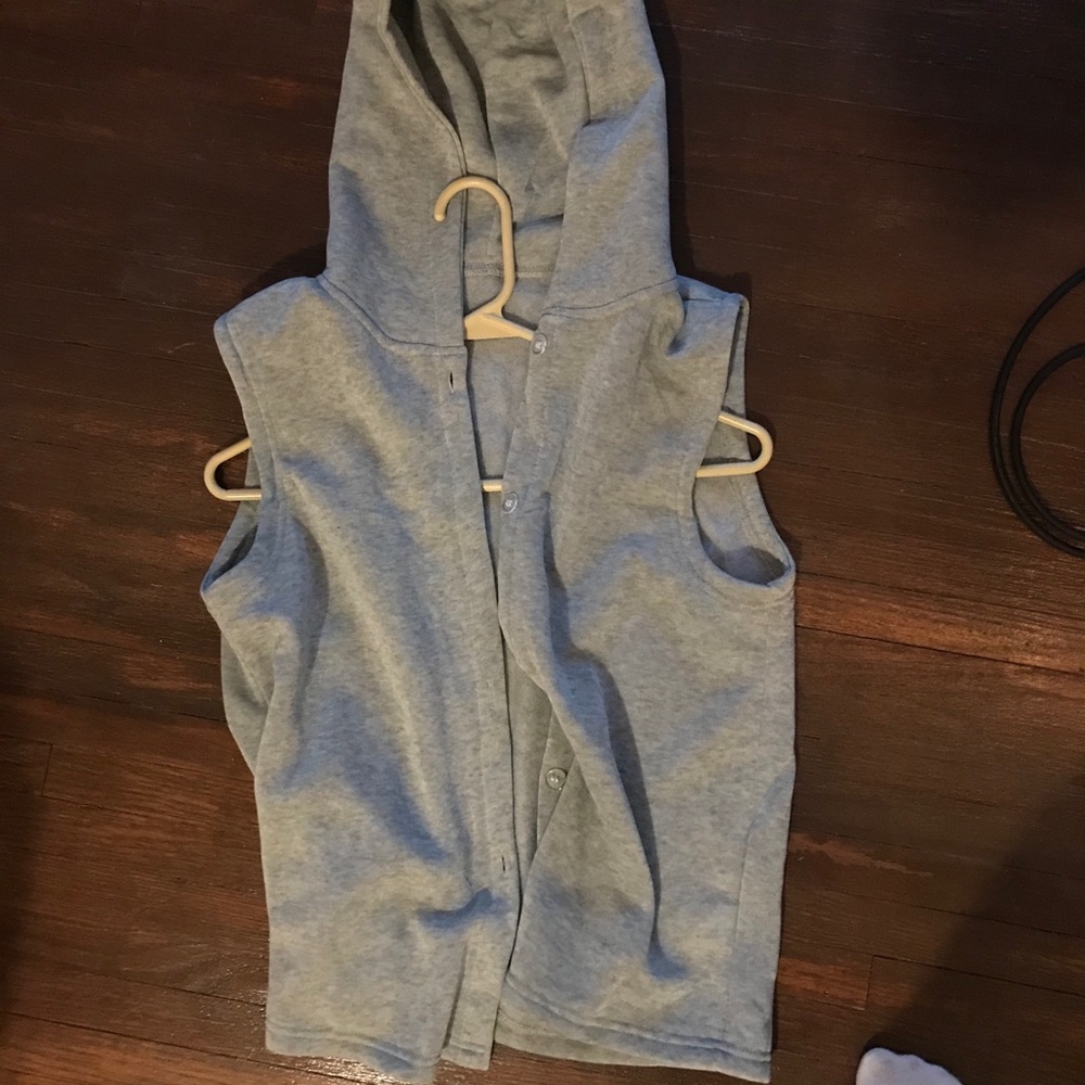 Sleeveless sweater- Perfect under a denim jacket!